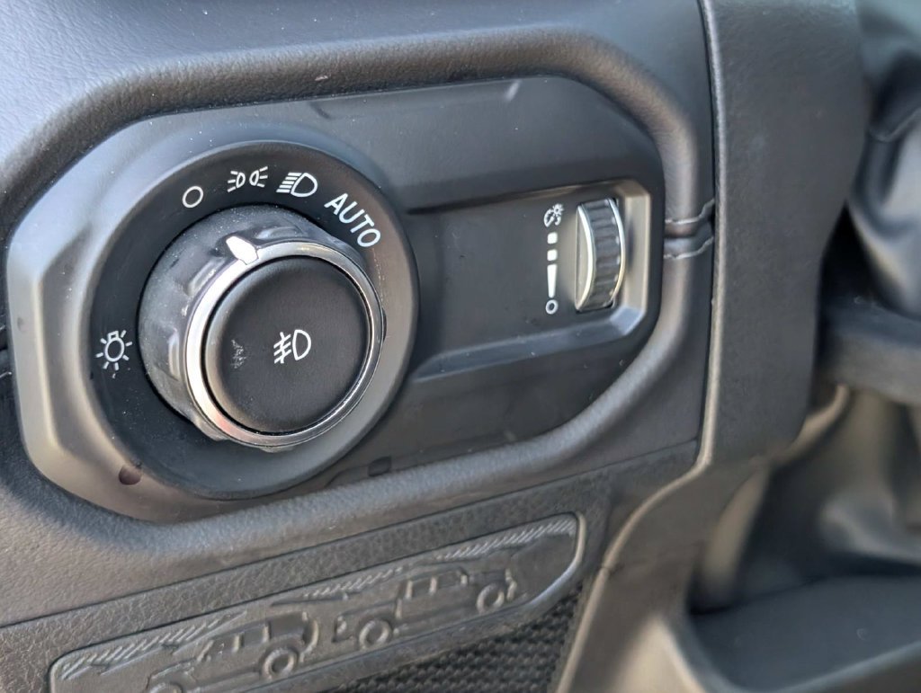 Used 2025 Jeep Wrangler Unlimited Rubicon AWD/4WD image 15
