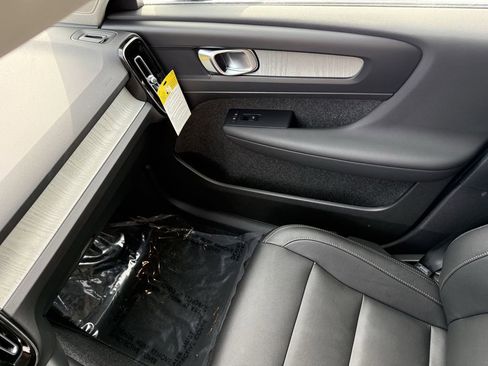 New 2025 Volvo XC40 B5 Core w/ Protection Package Premier image 23