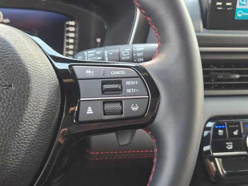 Certified 2025 Honda Pilot Black Edition image 30