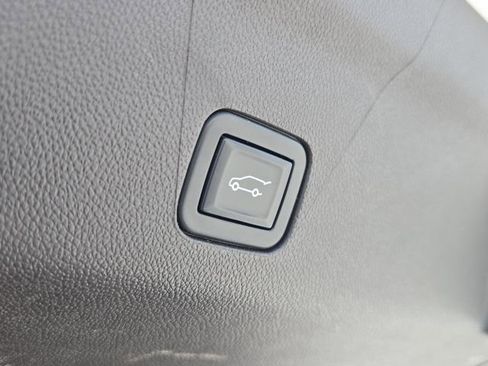 Used 2022 Chevrolet Suburban Z71 w/ Z71 Off-Road Package image 12