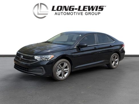 Used 2024 Volkswagen Jetta SE image 1