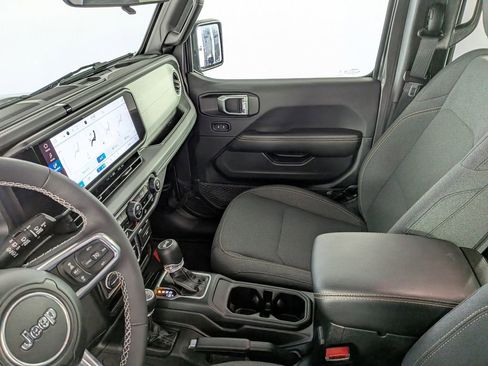 Certified 2025 Jeep Wrangler Unlimited Sahara image 29