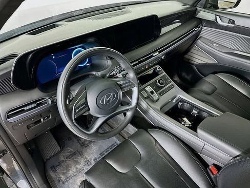 Used 2024 Hyundai Palisade Calligraphy FWD image 2