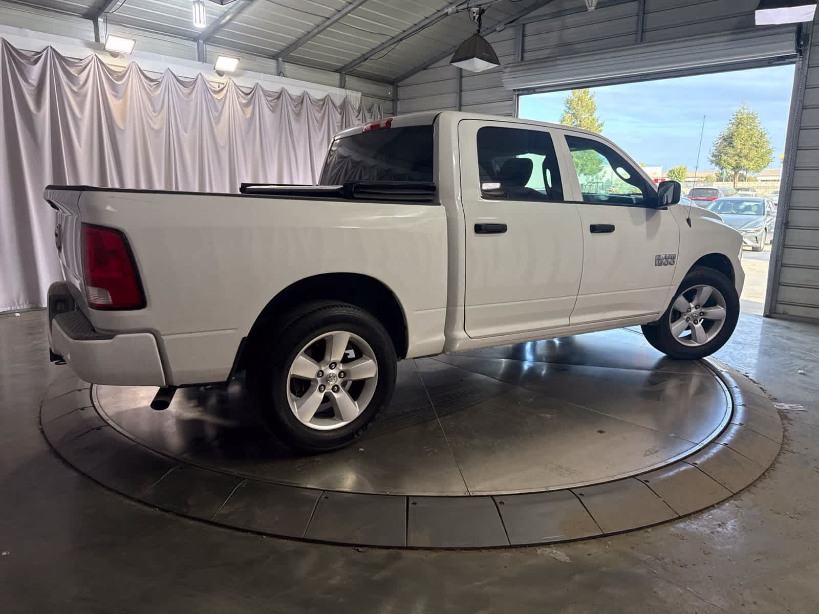 Used 2016 RAM 1500 Express RWD image 3