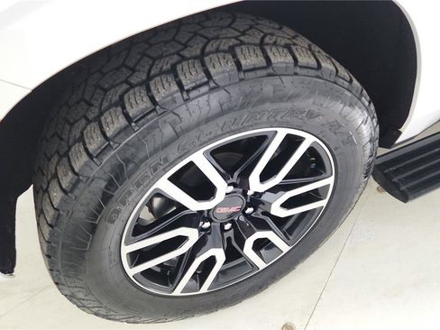 Used 2021 GMC Yukon AT4 w/ AT4 Premium Plus Package image 15