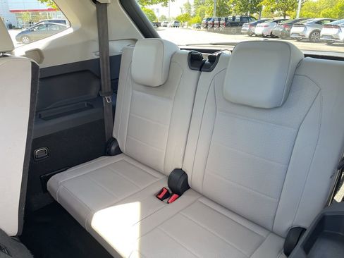 Used 2021 Volkswagen Tiguan SE w/ 3rd Row Seat Package image 12