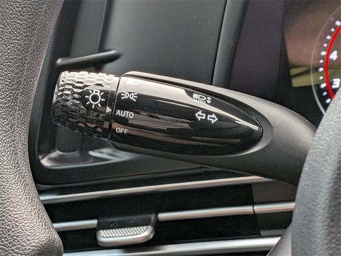 Used 2022 Hyundai Elantra SEL image 27