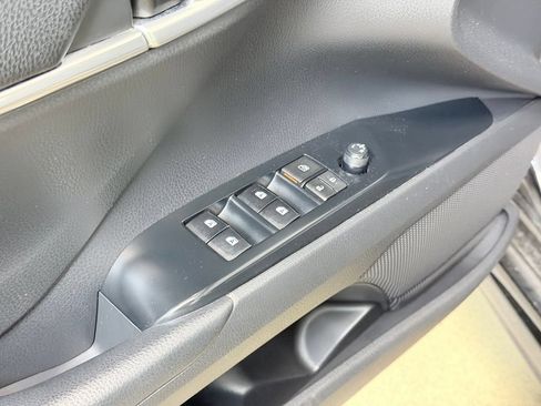 Used 2018 Toyota Camry SE w/ Moonroof Package FWD image 10