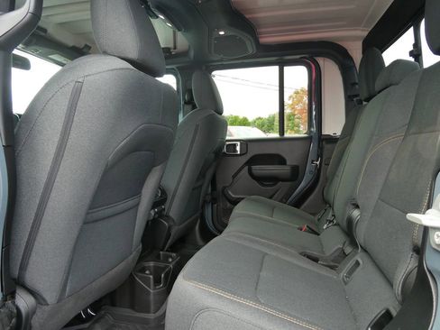 Used 2024 Jeep Gladiator Sport AWD/4WD image 21
