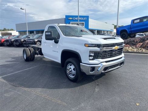 New 2026 Chevrolet Silverado 3500 LT w/ Convenience Package image 2