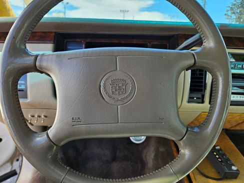 Used 1994 Cadillac Fleetwood Brougham RWD image 18