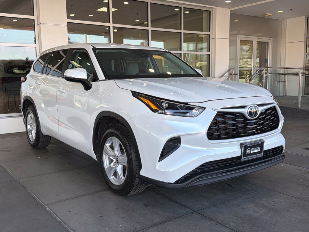 Used 2023 Toyota Highlander L FWD image 6
