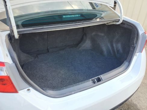 Used 2015 Toyota Corolla LE FWD image 39