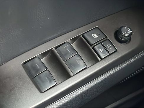 Used 2023 Toyota Camry SE w/ Convenience Package FWD image 17
