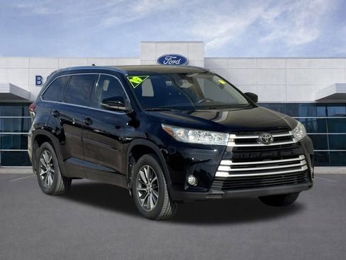 Used 2019 Toyota Highlander XLE image 2