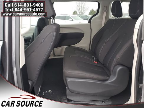 Used 2021 Chrysler Voyager L image 23