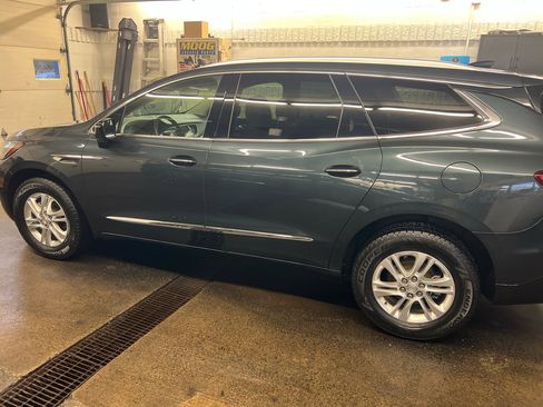 Used 2021 Buick Enclave Essence w/ Sound and Sites Package image 7