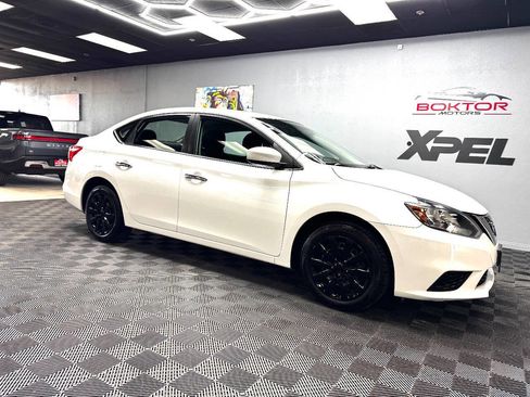 Used 2018 Nissan Sentra S image 2