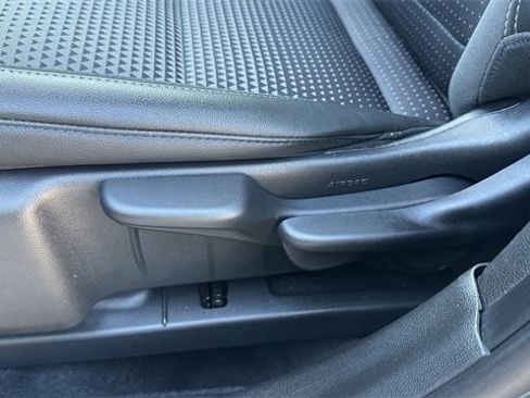 Used 2025 Chevrolet Trax LT image 21