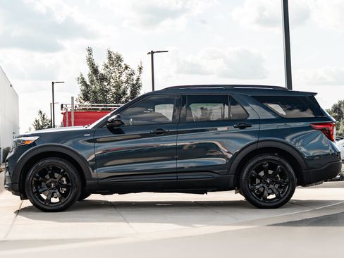 Used 2023 Ford Explorer ST-Line w/ Class IV Trailer Tow Package AWD/4WD image 6