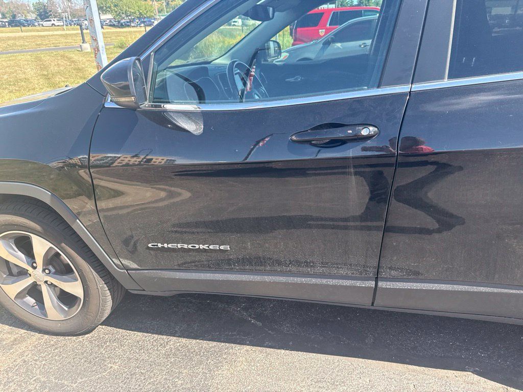 Used 2020 Jeep Cherokee Limited AWD/4WD image 23
