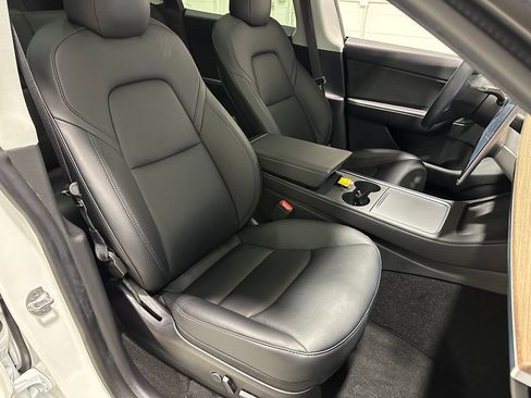 Used 2021 Tesla Model Y Long Range image 11