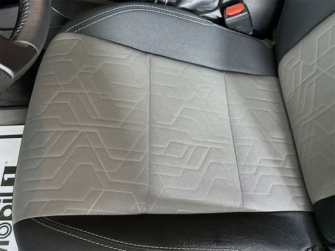 Used 2022 Toyota Tacoma TRD Off-Road image 19