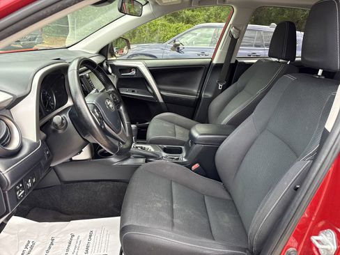 Used 2017 Toyota RAV4 XLE FWD image 11