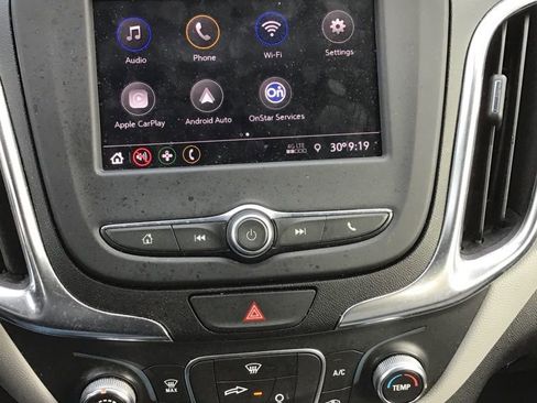 Used 2020 Chevrolet Equinox LS image 9