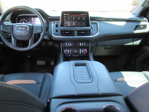 Used 2023 GMC Yukon XL AT4 w/ Technology Package AWD/4WD image 11