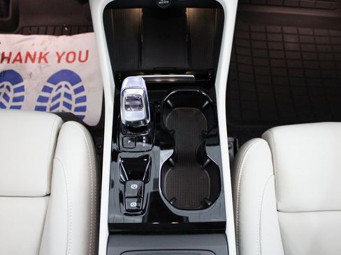 Certified 2025 Volvo XC40 B5 Plus w/ Protection Package Premier image 28