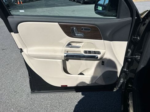 New 2026 Mercedes-Benz GLB 250 image 10
