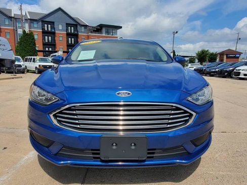 Used 2018 Ford Fusion SE FWD image 2