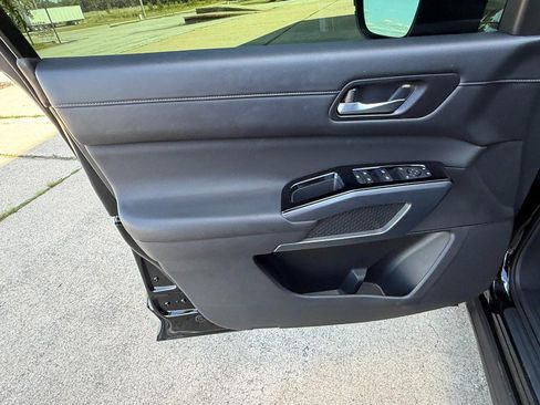 Used 2025 Nissan Pathfinder SL FWD image 26