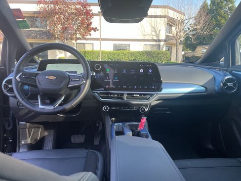 Used 2025 Chevrolet Equinox EV LT w/ Convenience Package image 36