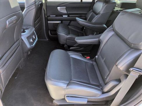 Used 2025 Ford Expedition Platinum image 21