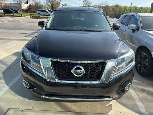 Used 2015 Nissan Pathfinder SL w/ SL Tech Package image 2