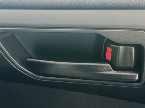 Used 2024 Toyota Highlander LE image 29