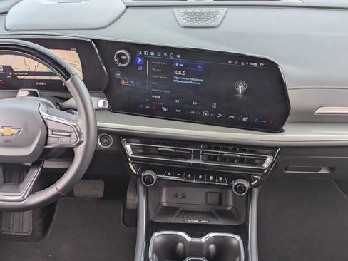 Used 2025 Chevrolet Traverse LT w/ Enhanced Driving Package image 17