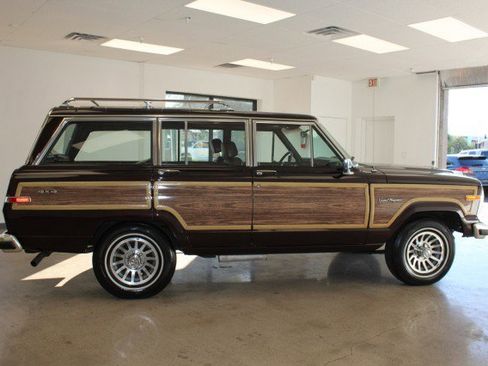 Used 1989 Jeep Grand Wagoneer image 9