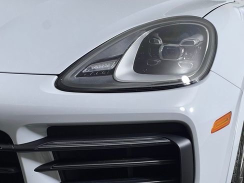 Certified 2023 Porsche Cayenne Platinum Edition AWD/4WD image 15