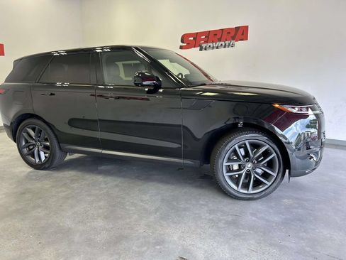 Used 2024 Land Rover Range Rover Sport SE AWD/4WD image 2