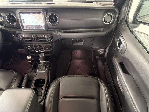 Used 2022 Jeep Wrangler Unlimited Sahara AWD/4WD image 31