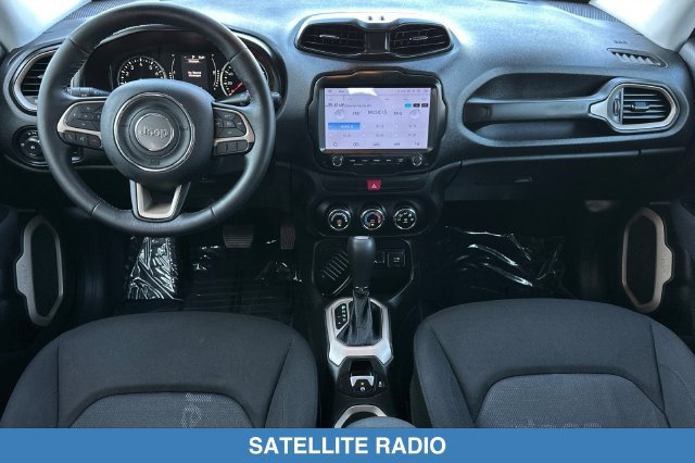 Used 2016 Jeep Renegade Latitude FWD image 14