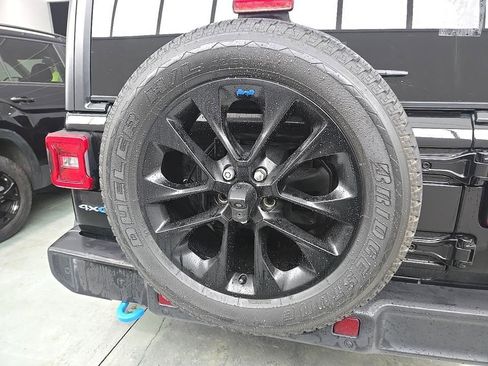 Used 2022 Jeep Wrangler Unlimited Sahara w/ Safety Group image 8