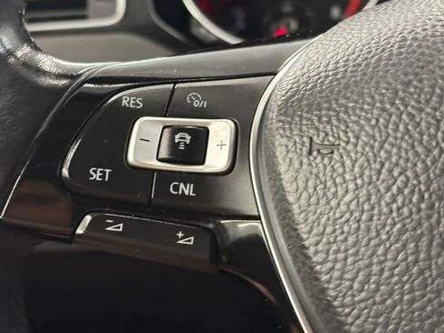 Used 2017 Volkswagen Jetta SEL Premium image 29