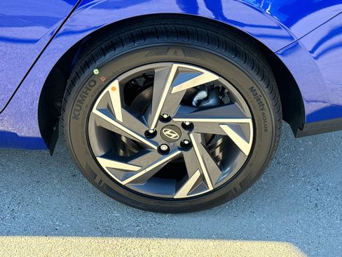 Certified 2025 Hyundai Elantra Sport image 19