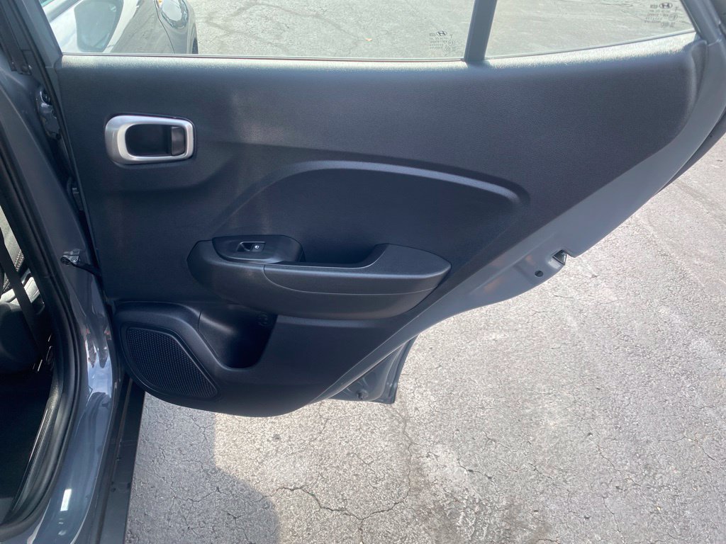 Used 2025 Hyundai Venue SEL FWD image 40