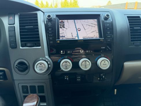 Used 2011 Toyota Tundra Limited image 15