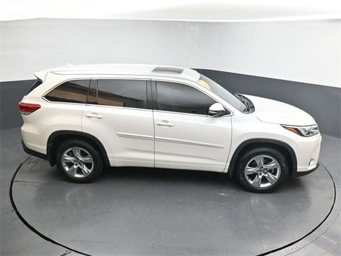Used 2017 Toyota Highlander Limited image 38